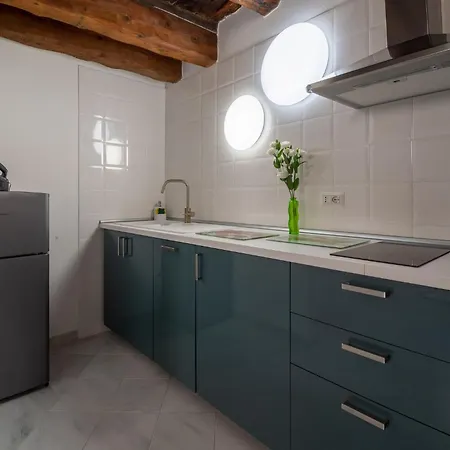 Sotto La Torre Апартаменты Кальяри